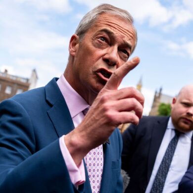 Der Chef der rechtspopulistischen Partei Reform UK legt sein Mandat nieder. (Archivbild)