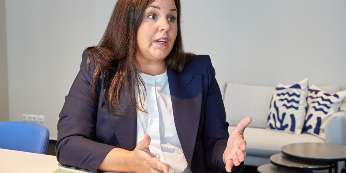 Die Vorsitzende der Justizministerkonferenz, Hamburgs Justizsenatorin Anna Gallina (Grüne), sagt, der Anschlag auf den CSD in Berlin müsse erst einmal aufgearbeitet werden. (Archivbild)