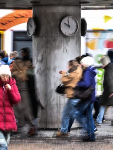 Viele Menschen brauchen soziale Leistungen, die Sozialleistungsquote steigt. (Symbolbild)