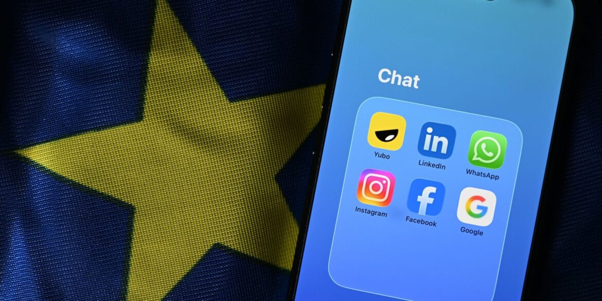 Eine Ausnahme von EU-Datenschutzregeln hatte es Anbietern von Online-Kommunikation erlaubt, auch privat gesendete Chats zu kontrollieren, um Kinderpornografie aufzuspüren. Sie war im April ausgelaufen. (Symbolbild)