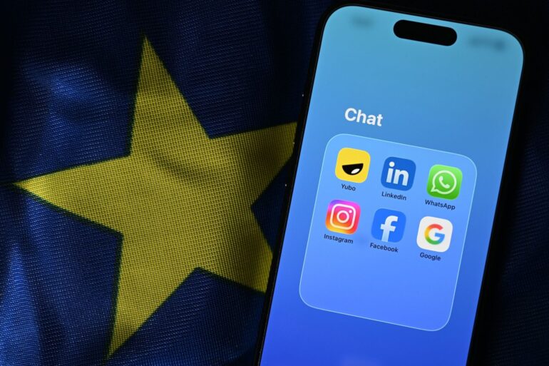 Eine Ausnahme von EU-Datenschutzregeln hatte es Anbietern von Online-Kommunikation erlaubt, auch privat gesendete Chats zu kontrollieren, um Kinderpornografie aufzuspüren. Sie war im April ausgelaufen. (Symbolbild)