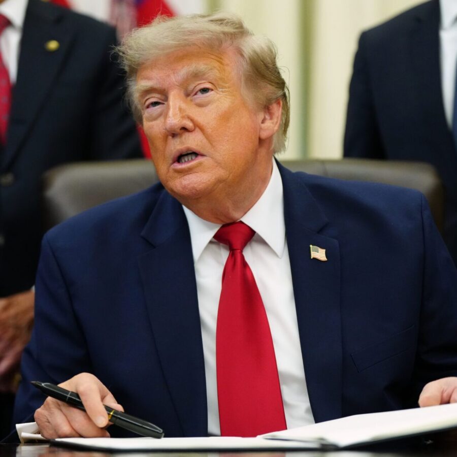 US-Präsident Trump rückt wieder von seiner Gebührenidee in der Straße von Hormus ab.