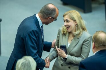 Ministerin Nina Warken (CDU) warb für das Spargesetz.
