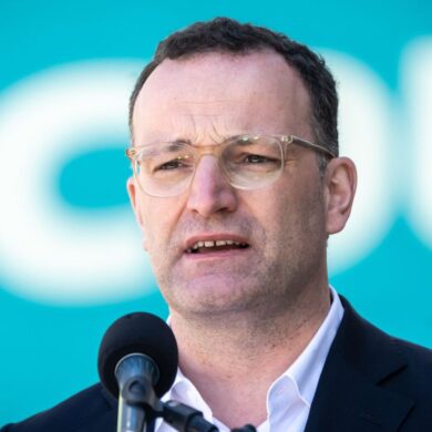 «Es gibt manchmal keine einfache Antwort», sagt Unionsfraktionschef Jens Spahn (CDU) zur Frage, wie seine persönliche Entscheidung und die Positionen seiner Partei zusammenpassen. (Archivbild)