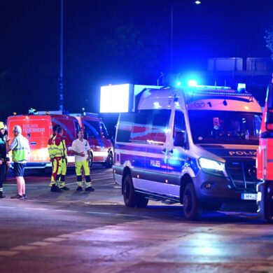 Polizei und Feuerwehr sind nach dem Abbruch des Christopher Street Day (CSD) im Einsatz.