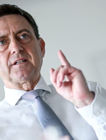«Wenn nicht schnell und entschlossen gehandelt wird, dann fliegen uns zum Jahreswechsel die Finanzen um die Ohren», warnt Oliver Blatt, Chef des GKV-Spitzenverbands.