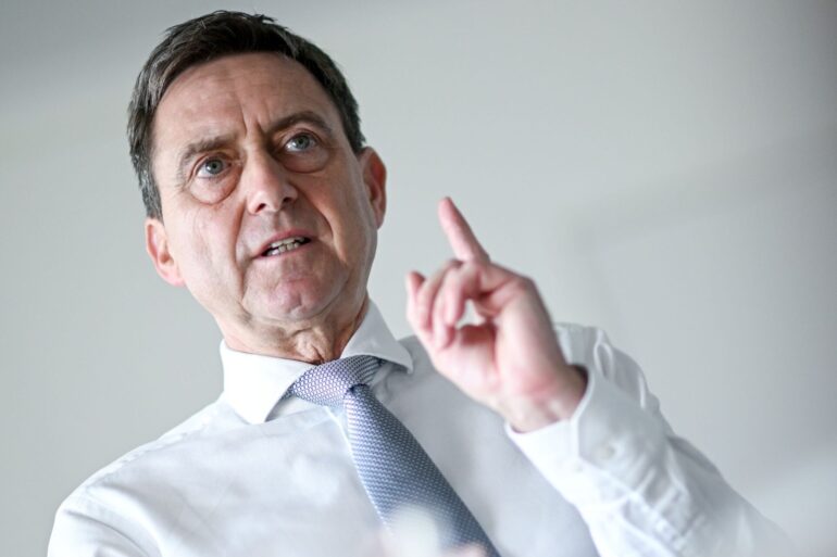 «Wenn nicht schnell und entschlossen gehandelt wird, dann fliegen uns zum Jahreswechsel die Finanzen um die Ohren», warnt Oliver Blatt, Chef des GKV-Spitzenverbands.