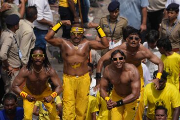 Muskeln für die Götter: Bodybuilder nehmen in Indien an einer Prozession zu Ehren der hinduistischen Gottheit Lord Jagannath teil.
