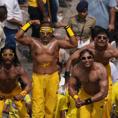 Muskeln für die Götter: Bodybuilder nehmen in Indien an einer Prozession zu Ehren der hinduistischen Gottheit Lord Jagannath teil.