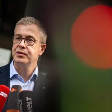Berlins Finanzsenator Stefan Evers soll neue Aufgaben übernehmen. (Archivbild)