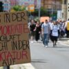 Über 30.000 Menschen beteiligten sich an Protesten gegen AfD-Parteitag.