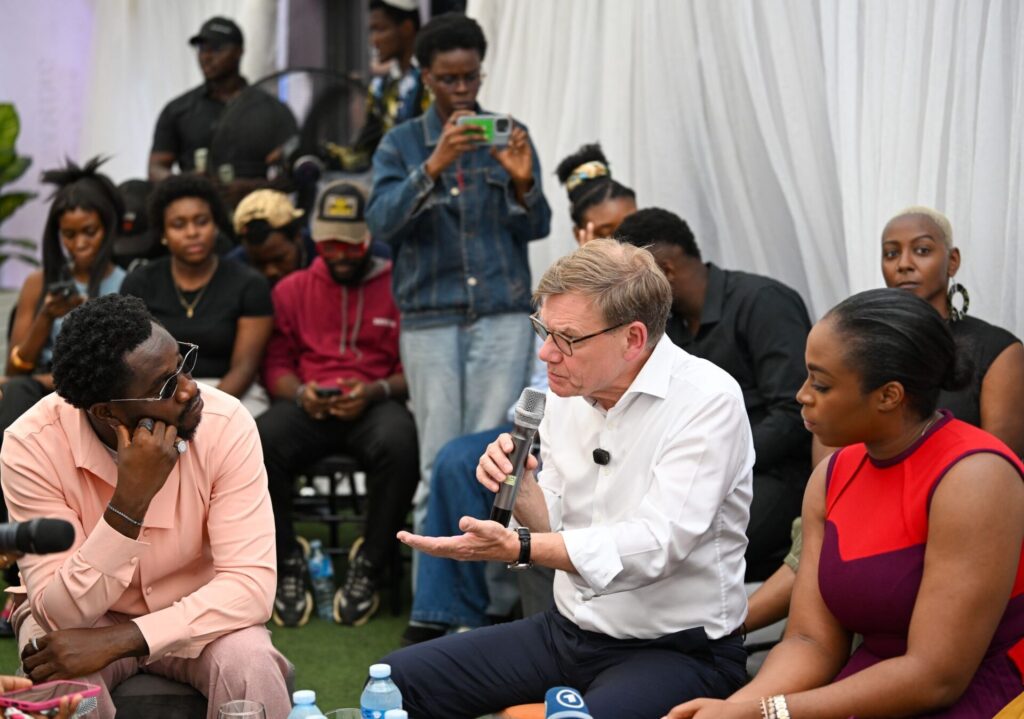 Außenminister Johann Wadephul (CDU) trifft sich in der nigerianischen Wirtschaftsmetropole Lagos mit jungen Influencerinnen und Influencern.