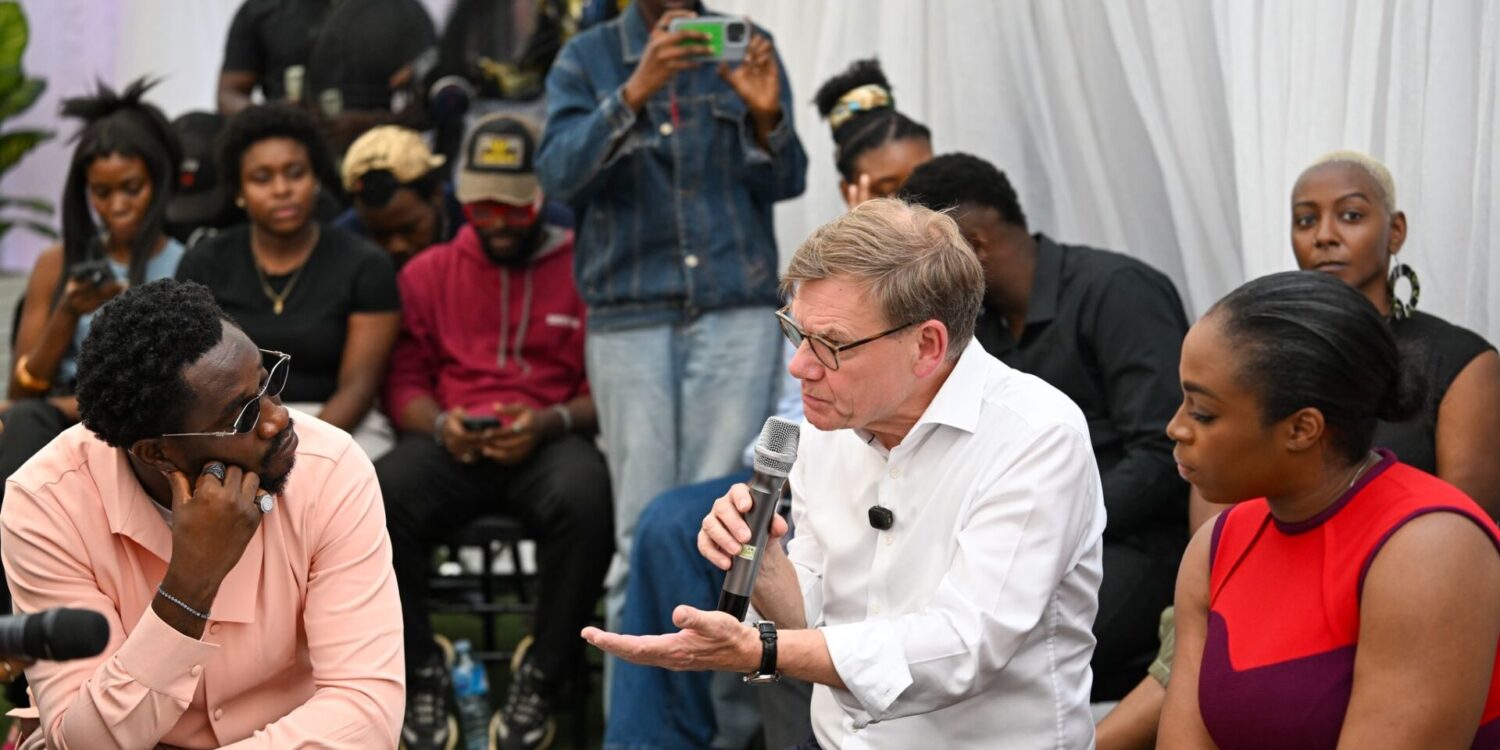 Außenminister Johann Wadephul (CDU) trifft sich in der nigerianischen Wirtschaftsmetropole Lagos mit jungen Influencerinnen und Influencern.