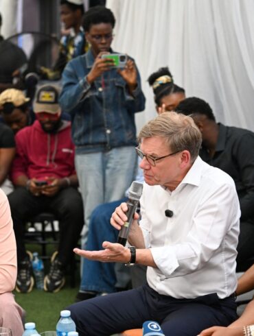 Außenminister Johann Wadephul (CDU) trifft sich in der nigerianischen Wirtschaftsmetropole Lagos mit jungen Influencerinnen und Influencern.