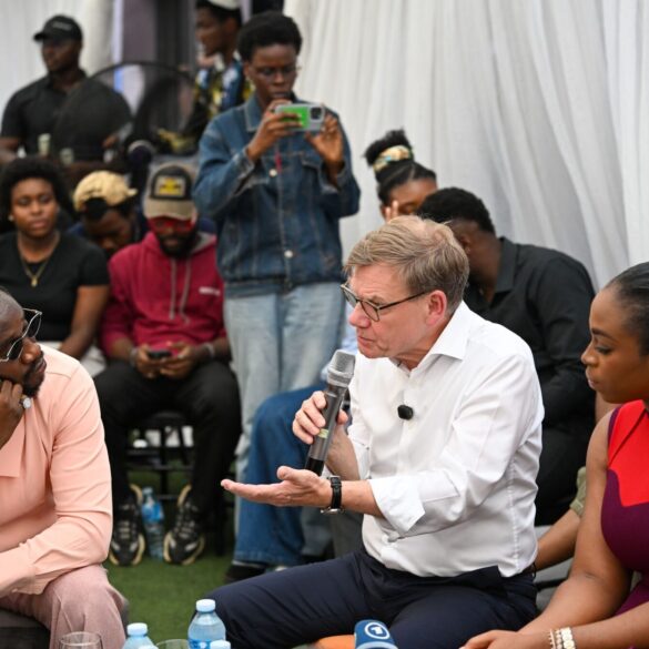 Außenminister Johann Wadephul (CDU) trifft sich in der nigerianischen Wirtschaftsmetropole Lagos mit jungen Influencerinnen und Influencern.