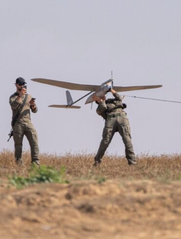 Wie irritierend das ständige Surren der Drohnen sein kann, hat der Leiter der Diakonie Katastrophenhilfe, Martin Keßler, im palästinensischen Gazastreifen erlebt. (Symbolbild)