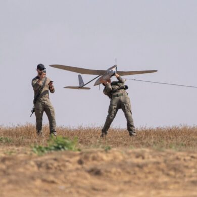 Wie irritierend das ständige Surren der Drohnen sein kann, hat der Leiter der Diakonie Katastrophenhilfe, Martin Keßler, im palästinensischen Gazastreifen erlebt. (Symbolbild)