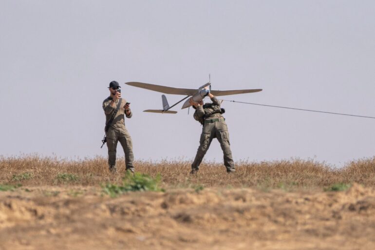 Wie irritierend das ständige Surren der Drohnen sein kann, hat der Leiter der Diakonie Katastrophenhilfe, Martin Keßler, im palästinensischen Gazastreifen erlebt. (Symbolbild)