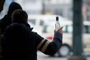 Gibt es Streit, ist oft Alkohol im Spiel. (Archivbild)