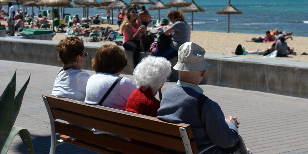 Nicht immer zieht es Menschen in Rente wie hier direkt nach Mallorca. Der Trend zur Frührente war zuletzt aber ungebrochen. (Archivfoto)