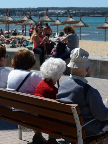 Nicht immer zieht es Menschen in Rente wie hier direkt nach Mallorca. Der Trend zur Frührente war zuletzt aber ungebrochen. (Archivfoto)