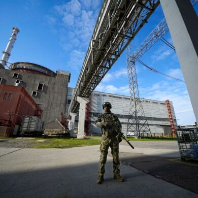 Russische Truppen kontrollieren seit dem Frühjahr 2022 das ukrainische Atomkraftwerk Saporischschja im Südosten des Landes. (Archivbild)