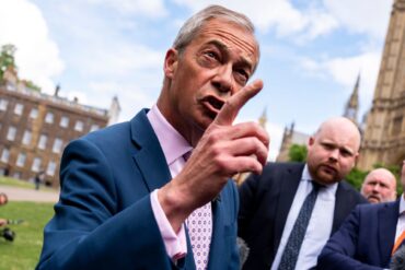 Der Chef der rechtspopulistischen Partei Reform UK legt sein Mandat nieder. (Archivbild)