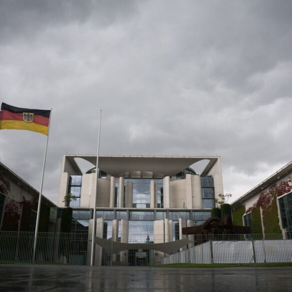 Dunkle Wolken ziehen über das Bundeskanzleramt. (Archivbild)