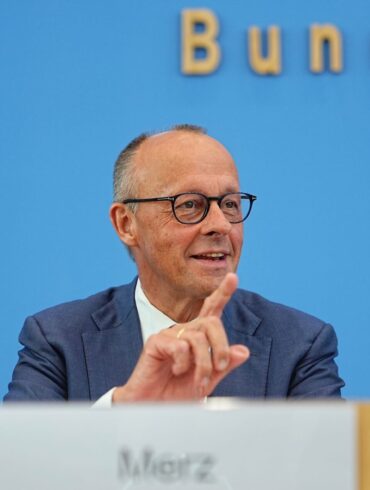 Merz ist gut aufgelegt bei seiner Sommerpressekonferenz.