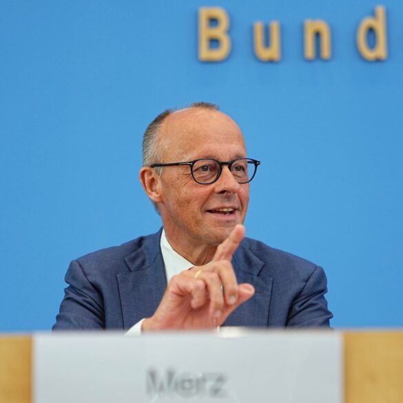 Merz ist gut aufgelegt bei seiner Sommerpressekonferenz.