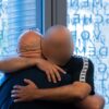 Herzliches Wiedersehen auf der Anklagebank.