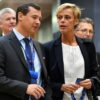 FIFA-Direktor Kevin Lamour (l) erhebt schwere Vorwürfe gegen Weltverbands-Chef Gianni Infantino. (Archivbild)