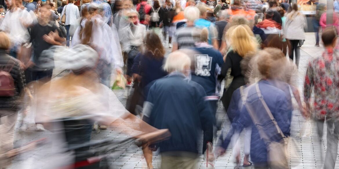Bei den Bürgerinnen und Bürgern in Deutschland sinkt das Vertrauen in den Staat. (Symbolbild)