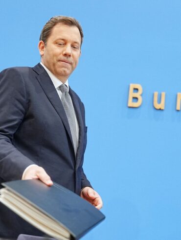Die Haushaltspläne des Ministers sind umstritten.