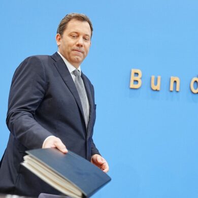 Die Haushaltspläne des Ministers sind umstritten.