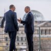 Der irische Regierungschef Micheál Martin (r) muss in den kommenden Monaten im Haushaltsstreit vermitteln. Kanzler Merz gibt sich bislang allerdings nicht besonders kompromissbereit. (Archivbild)