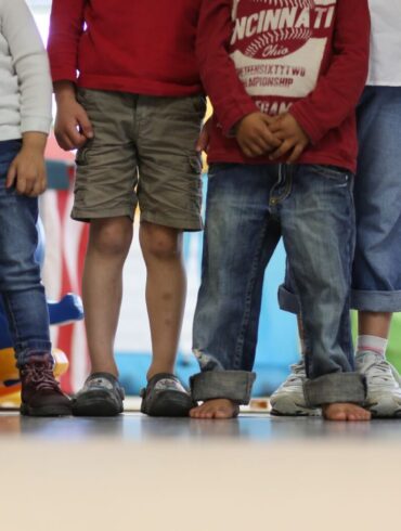 Kinderzuschlag wird an einkommensschwache Familien für Kinder unter 25 Jahren gezahlt. (Archivbild)