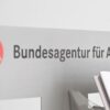 Die Zahl der Arbeitslosen in Deutschland hat die Grenze von drei Millionen erneut überschritten. (Symbolbild)