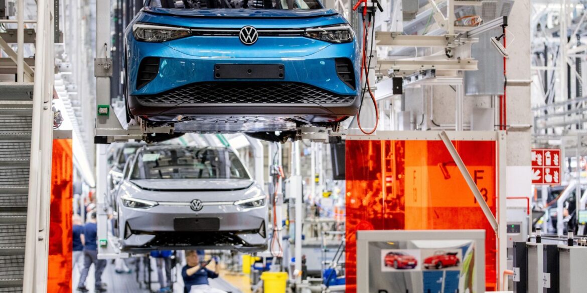 Neue Sparpläne bei VW verunsichern die Belegschaft. (Archivbild)