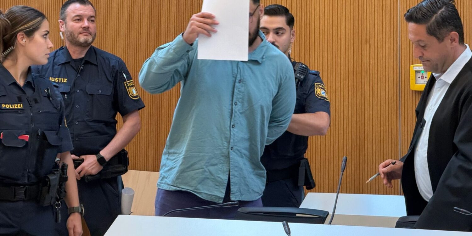 Der 25-Jährige vor dem Oberlandesgericht München (Archivbild)