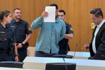 Der 25-Jährige vor dem Oberlandesgericht München (Archivbild)