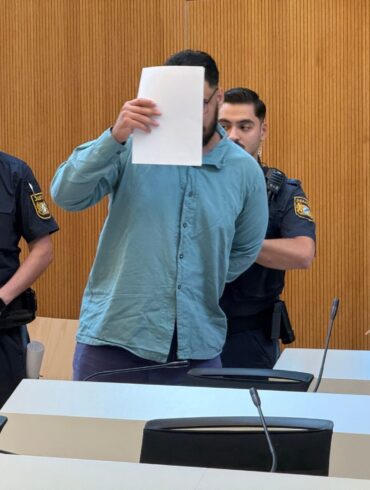 Der 25-Jährige vor dem Oberlandesgericht München (Archivbild)
