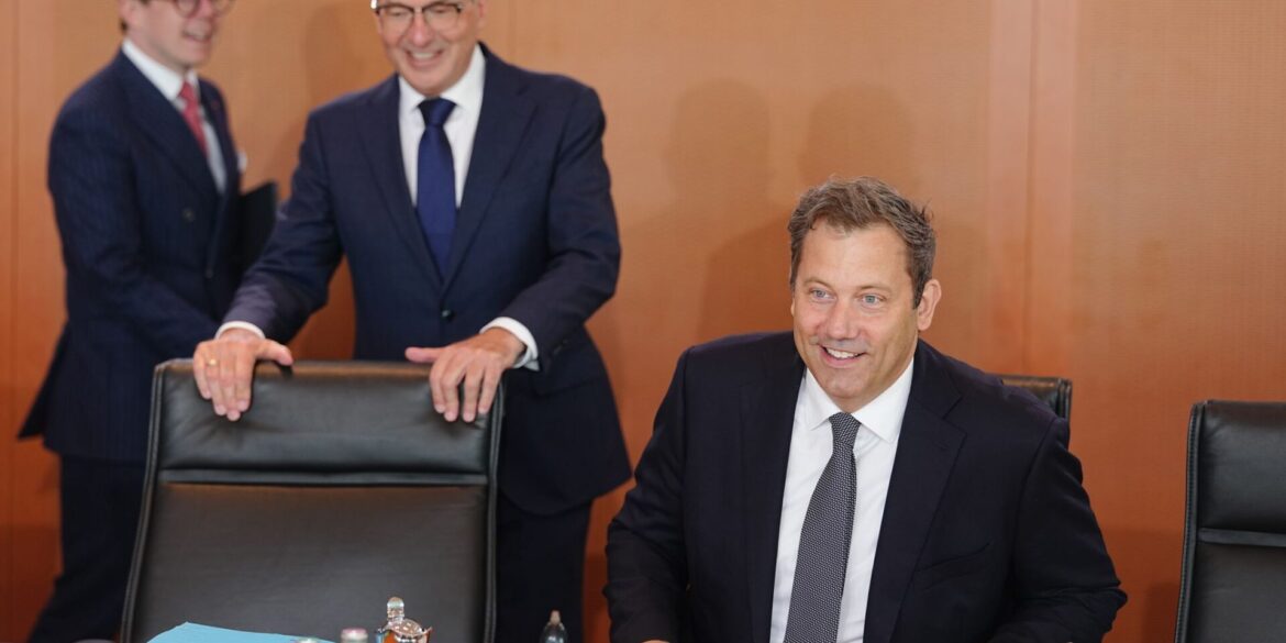Die Reform der Gesetze, die die Befugnisse und Kontrolle der Nachrichtendienste regeln, war schon lange geplant.