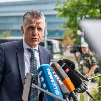Unionsfraktionschef Thorsten Frei (CDU) äußert sich vor einer Sitzung des Präsidiums seiner Partei in Berlin.