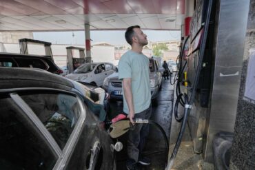 Sind Gerüchte in sozialen Medien der Grund für den Ansturm auf Tankstellen in Teheran? (Archivbild)