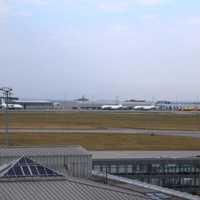 Am Flughafen Leipzig/Halle hat die Polizei eine verdächtige Drohne sichergestellt.
