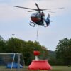 Die Einsatzkräfte am Boden werden aus der Luft unterstützt.