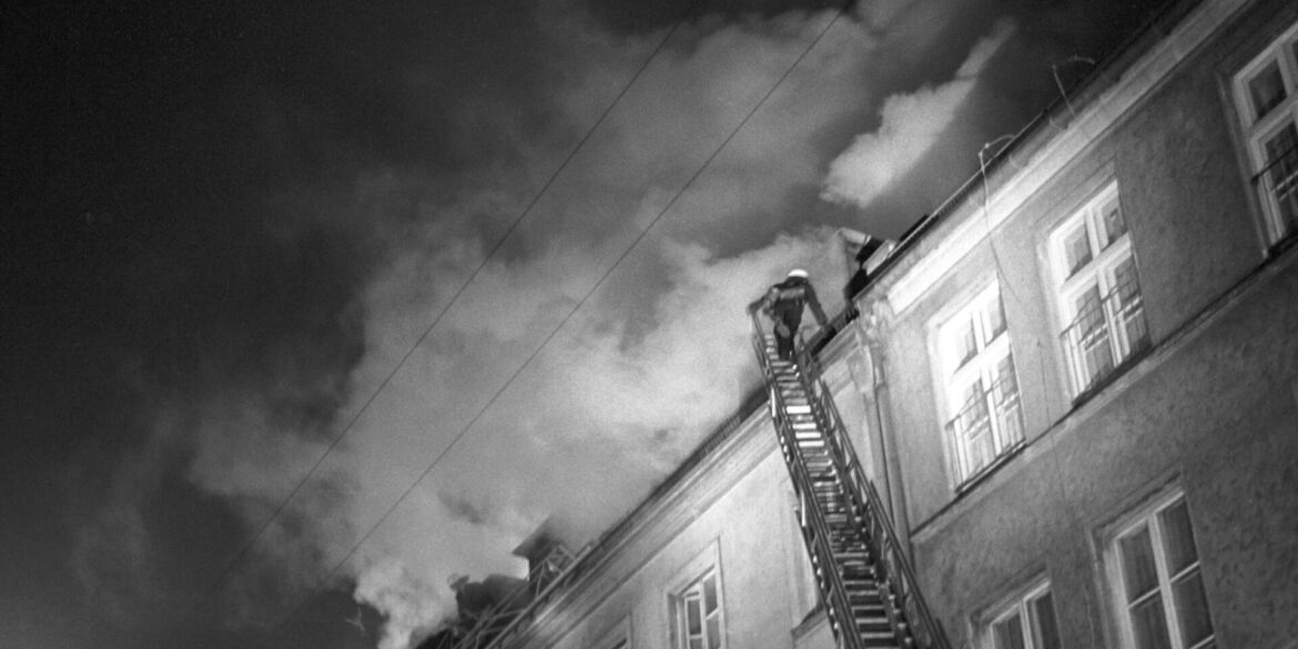 Bei dem Brandanschlag auf ein jüdisches Altenheim im Jahr 1970 geht die Generalstaatsanwaltschaft nun von einem rechtsextremen Einzeltäter aus. (Archivbild)