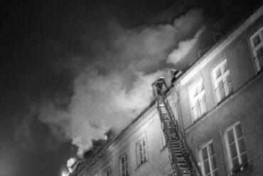 Bei dem Brandanschlag auf ein jüdisches Altenheim im Jahr 1970 geht die Generalstaatsanwaltschaft nun von einem rechtsextremen Einzeltäter aus. (Archivbild)