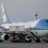 In einem Catering-Container wurde Trump in eine andere Maschine gebracht. (Archivbild)
